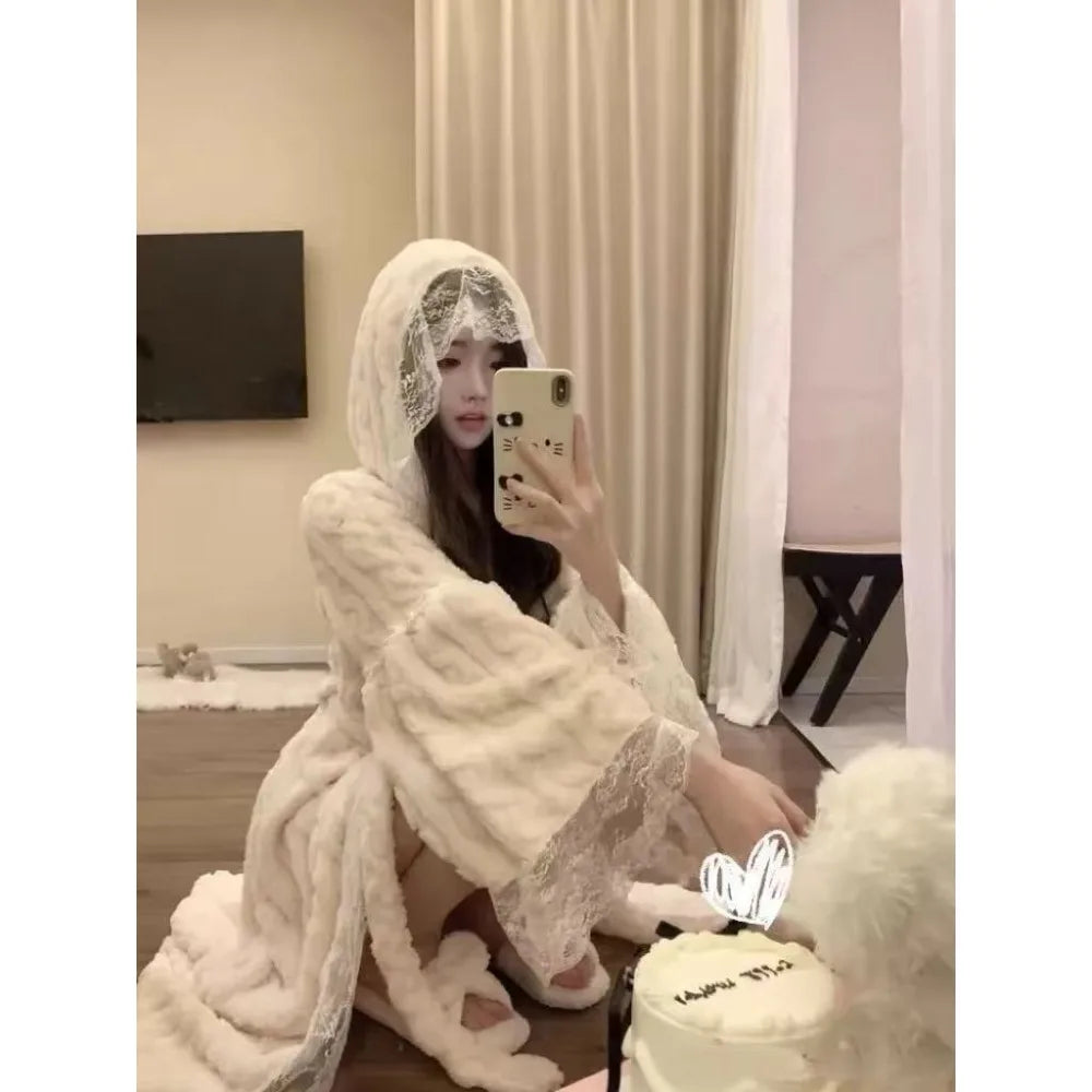 Women's Autumn and Winter Delicate Lace Edge Nightgown, Small Fragrant Pajamas, Piled and Thickened To Keep Warm Bath Robe Women