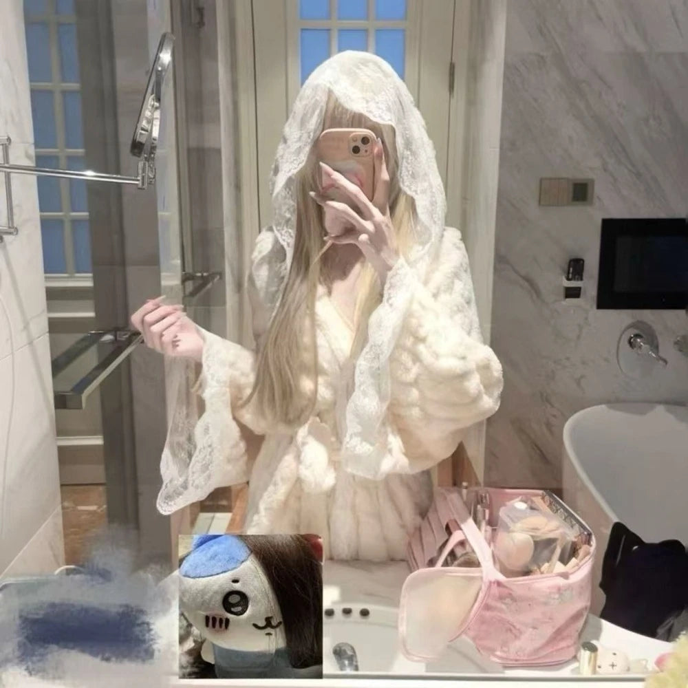 Women's Autumn and Winter Delicate Lace Edge Nightgown, Small Fragrant Pajamas, Piled and Thickened To Keep Warm Bath Robe Women