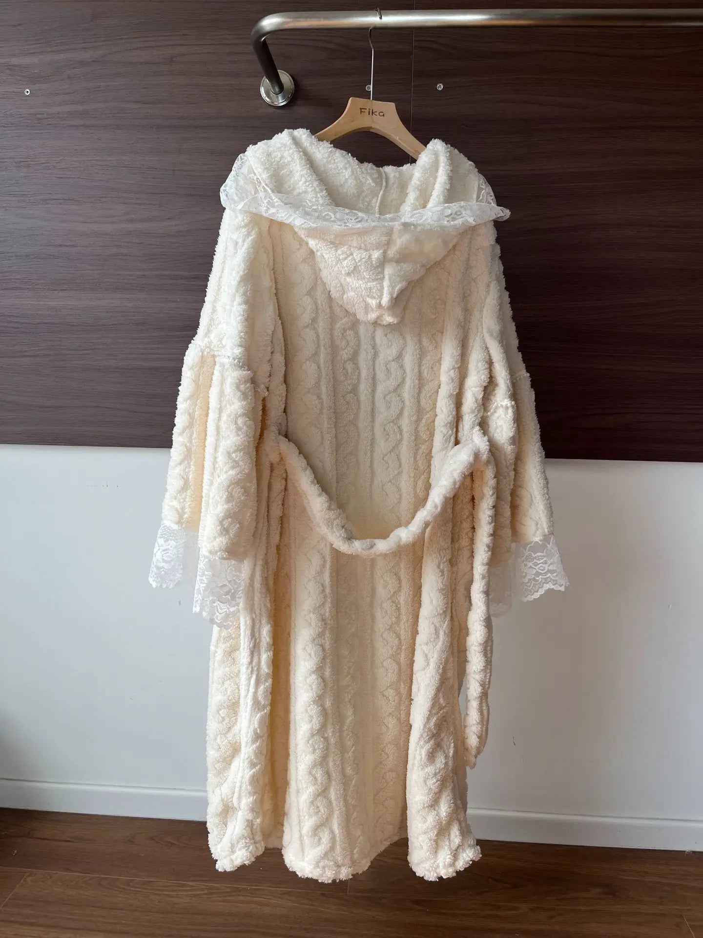 Women's Autumn and Winter Delicate Lace Edge Nightgown, Small Fragrant Pajamas, Piled and Thickened To Keep Warm Bath Robe Women