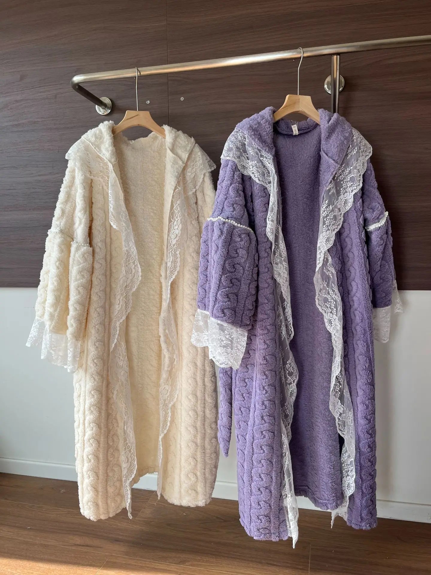 Women's Autumn and Winter Delicate Lace Edge Nightgown, Small Fragrant Pajamas, Piled and Thickened To Keep Warm Bath Robe Women