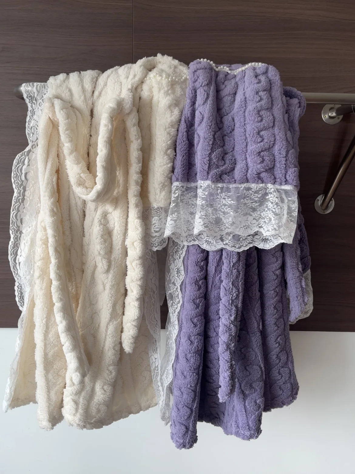 Women's Autumn and Winter Delicate Lace Edge Nightgown, Small Fragrant Pajamas, Piled and Thickened To Keep Warm Bath Robe Women